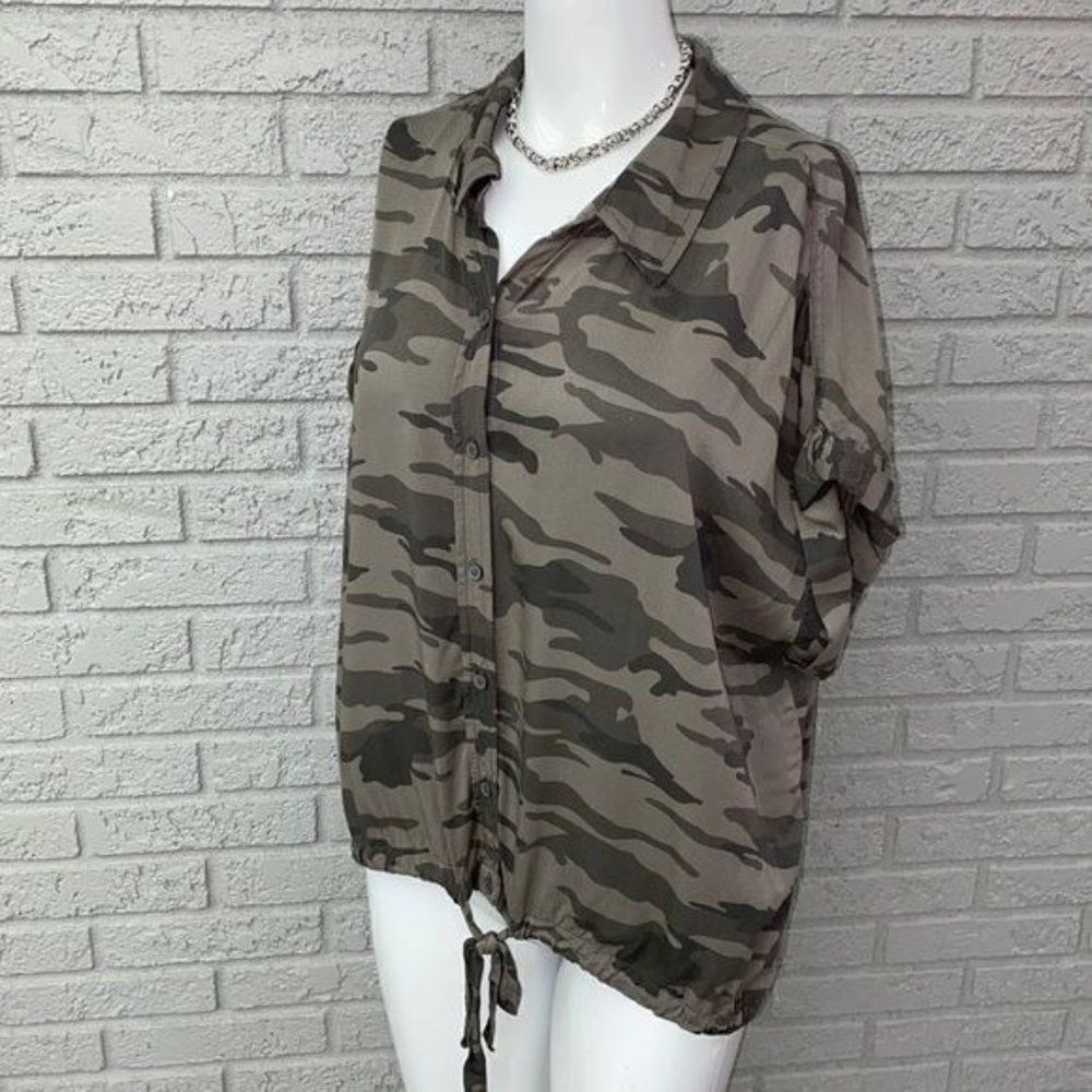 Sanctuary Camo Button Down Shirt Shirt L